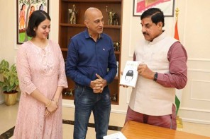 മൈതാനത്തെ തന്ത്രങ്ങൾ ഇനി പുരാതന ജ്ഞാനത്തിന്റെ കരുത്തിൽ കേരള ക്രിക്കറ്റിന്റെ വിജയഗാഥയുമായി അമയ് ഖുറാസിയയുടെ പുസ്തകം പ്രകാശനം ചെയ്തു.