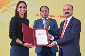 ഹർമൻപ്രീത് കൗർ പഞ്ചാബ് നാഷണൽ ബാങ്കിൻ്റെ ആദ്യ വനിതാ ബ്രാൻഡ് അംബാസഡർ  