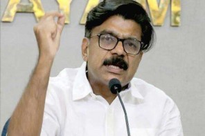 പിണറായി വിജയൻ അന്വേഷണത്തെ പ്രതിരോധിക്കാൻ പാർട്ടിയെയും സഖാക്കളെയും കവചമാക്കുന്നു മാത്യു കുഴൽനാടൻ 