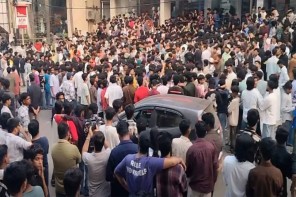 ഒരു രൂപ നോട്ട് ഓഫർ വൈറൽ; കോഴിക്കോട് കട ഉദ്ഘാടനം കലാശിച്ചത് ലാത്തിച്ചാർജ്ജിലും കേസിലും 