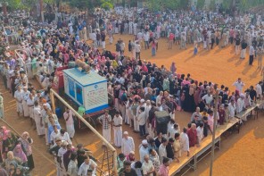 പ്രിയപ്പെട്ടവരെ അവസാനമായി ഒരുനോക്കു കാണാൻ തേങ്ങലോടെ നാട് 