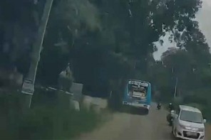 കെ.കെ. റോഡിൽ സ്വകാര്യ ബസും സ്കൂട്ടറും കൂട്ടിയിടിച്ചു; രണ്ട് യുവതികൾക്ക് ദാരുണാന്ത്യം