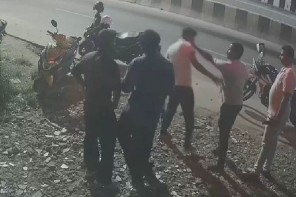 അഭിഭാഷകനെ മർദിച്ച സംഭവം: പൊലീസുകാരന് സസ്പെൻഷൻ 