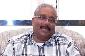 പടയൊരുക്കം: സർക്കാരിനെതിരേ അങ്കംകുറിച്ച് ഐ.എ.എസ് ഉദ്യോഗസ്ഥർ; സസ്പെൻഷൻ ബാഡ്ജ് പോലെ നെഞ്ചിൽ കുത്തുമെന്ന് ഡോ. ബി. അശോക്