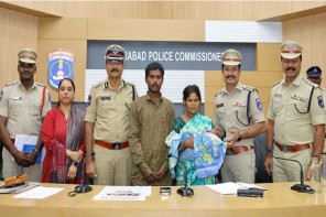റയിൽവെ സ്റ്റേഷനിൽ നിന്നും ഒരു മാസം പ്രായമുള്ള പെൺകുഞ്ഞിനെ തട്ടിക്കൊണ്ടുപോയി വിൽക്കാൻ ശ്രമം; അഞ്ചം​ഗ സംഘം അറസ്റ്റിൽ 