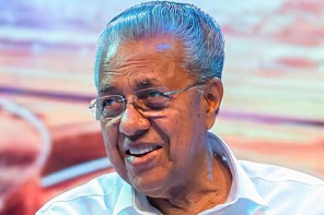 ​കേരളം ചുവപ്പഴിക്കുന്നു; പിണറായി യുഗം അസ്തമിക്കുന്നു? 99-ൽ നിന്ന് 35-ലേക്ക്; ഇടതുകോട്ടകൾ തകർന്ന് തരിപ്പണം