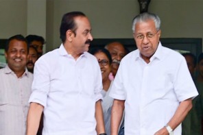 പിണറായി വിജയനെ വീട്ടിലെത്തി സന്ദർശിച്ച് വി ഡി സതീശൻ 