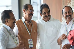 ഗ്രൂപ്പ് കളിക്ക് വിരാമം? ചെന്നിത്തലയെയും കെ.സിയെയും നേരിട്ടുകണ്ട് വി.ഡി. സതീശൻ; ഇന്ന് ഉച്ചയോടെ അന്തിമ പട്ടിക ലോക്ഭവനിലേക്ക്