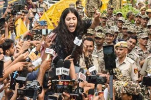 തിരഞ്ഞെടുപ്പ് കമ്മീഷന്റെ വിശ്വാസ്യത വീണ്ടെടുക്കണം