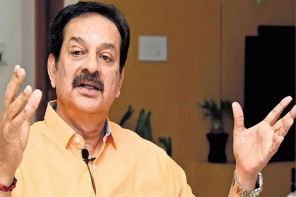 ‘വടിവാളുമായി നാല് പേർ പിന്നാലെയെത്തി’; രക്ഷപെട്ടത് കളരി പഠിച്ചതിനാലെന്ന് നടൻ ദേവൻ