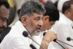  കേന്ദ്ര നിർദേശം തള്ളി കർണാടക; ഔദ്യോഗിക ചടങ്ങുകളിൽ ഇനി ‘വന്ദേമാതരം’ രണ്ട് ഖണ്ഡിക മാത്രം!