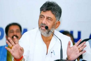 രഹസ്യ ക്യാമറ കണ്ണുകളുമായി വ്യവസായി എത്തിയത് രാഷ്ട്രീയ നീക്കങ്ങൾ ചോർത്താൻ; ഡി.കെ. ശിവകുമാറിന്റെ വെളിപ്പെടുത്തലിൽ കർണാടകയിൽ രാഷ്ട്രീയ വിവാദം