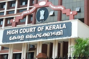 പൊതുസ്ഥലങ്ങളിലെ അനധികൃത കൊടികളും ബാനറുകളും: ഖജനാവ് ചോർത്തി അധികാരികളുടെ മൗനാനുവാദം; ഹൈക്കോടതിയുടെ ചാട്ടയടി