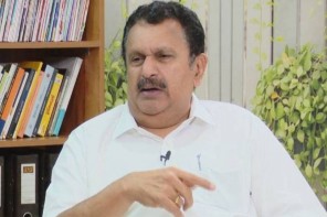 നാട്ടുകാരെ കൊണ്ട് വെറുതെ പറയിപ്പിക്കരുത്; കോൺ​ഗ്രസിലെ മുഖ്യമന്ത്രി ചർച്ചയെ വിമർശിച്ച് കെ മുരളീധരൻ 