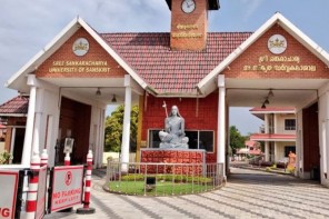 ഗവർണർ പങ്കെടുക്കുന്ന പരിപാടിയിൽ പങ്കെടുത്തില്ലെങ്കിൽ ​ഗുരുതര പ്രത്യാഘാതം; കാലടി സർവകലാശാലയിൽ വീണ്ടും വിവാദം 