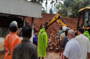 കാസർകോട് വീടിന്റെ മതിലിടിഞ്ഞുവീണ് രണ്ട് കുട്ടികൾക്ക് ദാരുണാന്ത്യം