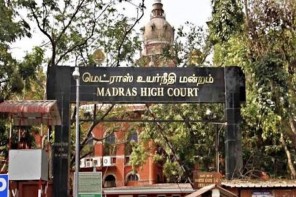 സ്ത്രീധന പീഡന പരാതിയിൽ എഫ്.ഐ.ആർ ഇട്ടില്ല: രണ്ട് പോലീസുകാർ സ്വന്തം കീശയിൽ നിന്ന് ഒരു ലക്ഷം വീതം നൽകണമെന്ന് മദ്രാസ് ഹൈക്കോടതി