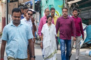 യോ​ഗത്തിനെത്തിയത് 80 എംഎൽഎമാരിൽ വെറും 20 പേർ മാത്രം; രണ്ട് എംഎൽഎമാരെ പാർട്ടിയിൽ നിന്നും പുറത്താക്കി; തൃണമൂൽ കോൺ​ഗ്രസ് നേരിടുന്നത് വലിയ പ്രതിസന്ധി 
