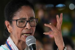മമത ബാനർജിക്ക് ഇരട്ട പ്രഹരം; 20 എംപിമാർ ബിജെപിയിലേക്ക്?