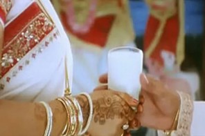 ആദ്യരാത്രിയിൽ വധു ഭർത്താവിന് പാല് കൊടുക്കുന്നതിന് പിന്നിലെ രഹസ്യം ഇതാണ്..