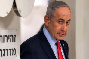 ഇറാനെതിരെ യുദ്ധം ചെയ്യാൻ നെതന്യാഹു ആവശ്യപ്പെട്ടത് നാല് അമേരിക്കൻ പ്രസിഡന്റുമാരോട്; ഇസ്രയേൽ പ്രധാനമന്ത്രിയുടെ വാക്കുകേട്ട് പെട്ടുപോയത് ട്രംപും 