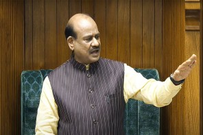 ലോക്‌സഭാ സ്പീക്കർ ഓം ബിർളയെ നീക്കം ചെയ്യണം; പ്രതിപക്ഷം അവിശ്വാസ പ്രമേയത്തിന് നോട്ടീസ് നൽകി