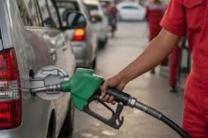 ക്രൂഡ് ഓയിൽ വിലക്കയറ്റം വിനയായി: പൊതുമേഖലാ കമ്പനികൾ വിതരണം കുറയ്ക്കുന്നു; പമ്പുകൾ പന്ത്രണ്ട് മണിക്കൂർ മാത്രം