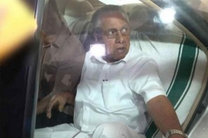 പറയാനുണ്ടെങ്കിൽ പറയും, വടിയും നീട്ടി നിൽക്കണ്ട; മാധ്യമങ്ങളോട് ക്ഷോഭിച്ച് പിണറായി വിജയൻ 