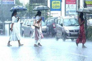 ഇന്നും പെരുമഴ പെയ്യും; നാല് ജില്ലകളിൽ ഓറഞ്ച് അലർട്ട്
