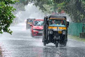 26 വരെ മഴ കനക്കും; ഇന്ന് 9 ജില്ലകളിൽ ഓറഞ്ച് അലർട്ട്; കോഴിക്കോട്ട് സ്കൂളുകൾക്കും വിനോദസഞ്ചാര കേന്ദ്രങ്ങൾക്കും നിയന്ത്രണം