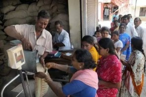 കേരളത്തിനു തിരിച്ചടിയാകുന്ന റേഷൻ വിതരണ ഭേദഗതി; ഭക്ഷ്യധാന്യം വെട്ടിക്കുറയ്ക്കൽ എഥനോൾ ഉൽപാദനത്തിനെന്നു സംശയം 