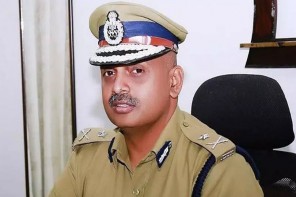 ഡി.ജി.പി എസ്. ശ്രീജിത്തിന്റെ വിദേശയാത്രാ വിവാദം: രേഖകൾ മുദ്രവച്ച കവറിൽ ഹാജരാക്കാൻ ഹൈക്കോടതി നിർദ്ദേശം