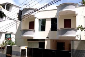 കോവളത്തെ സ്പായിൽ വിറ്റ പതിനാറുകാരിയെ ചെന്നൈയിലെത്തിച്ചും പീഡനം; അറസ്റ്റിലായവരിൽ പെൺകുട്ടിയുടെ അമ്മയുടെ സഹോദരിയും  പങ്കാളിയും 