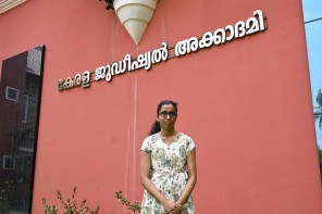​കാഴ്ച പരിമിതർക്കും ഇനി നീതിപീഠത്തിലേക്ക് സ്വാഗതം: കേരള ജുഡീഷ്യൽ അക്കാദമിയിൽ വിപ്ലവകരമായ മാറ്റങ്ങൾ
