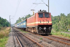 റെയിൽവേ ട്രാക്കിലൂടെ നടന്നയാൾ ട്രെയിൻ തട്ടി മരിച്ചാൽ നഷ്ടപരിഹാരമില്ല: കേരള ഹൈക്കോടതി