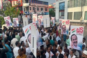 ​തലസ്ഥാനത്ത് സതീശൻ അനുകൂലികളുടെ ശക്തിപ്രകടനം; കെ.സി. വേണുഗോപാലിന്റെയും ഉമ്മൻചാണ്ടിയുടെയും ഫ്ലെക്സുകൾ തകർത്തു
