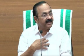 അച്ഛന്റെ പേര് പറഞ്ഞാൽ എന്താണ് കുഴപ്പം? സത്യപ്രതിജ്ഞയിലെ മേനോൻ വിവാദത്തിൽ നിലപാട് വ്യക്തമാക്കി മുഖ്യമന്ത്രി വി ഡി സതീശൻ 