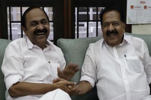 കന്റോൺമെന്റ് ഹൗസിൽ മന്ത്രിസഭാ മാരത്തൺ; ഘടകകക്ഷികൾ സമ്മർദ്ദത്തിൽ, ചെന്നിത്തല ആഭ്യന്തരത്തിലേക്ക്
